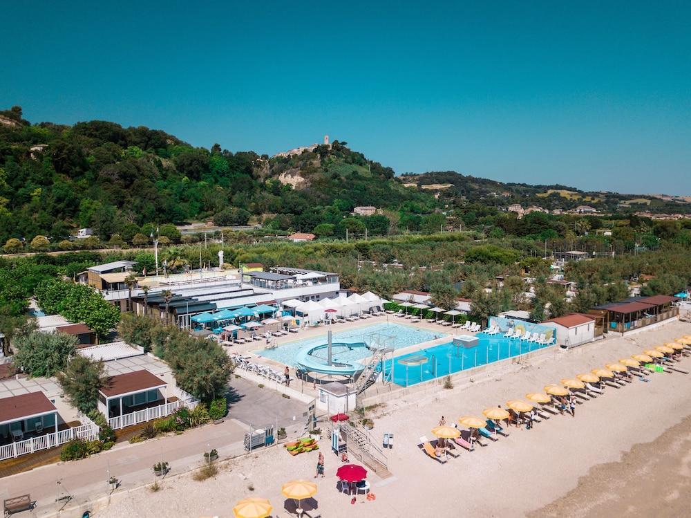 Girasole Eco Family Village Фермо Екстериор снимка